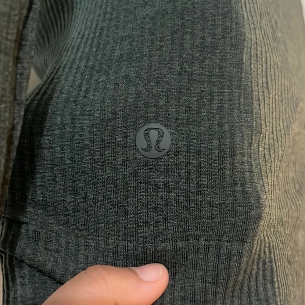 Lululemon Women's Black Long Sleeve Crop Top
